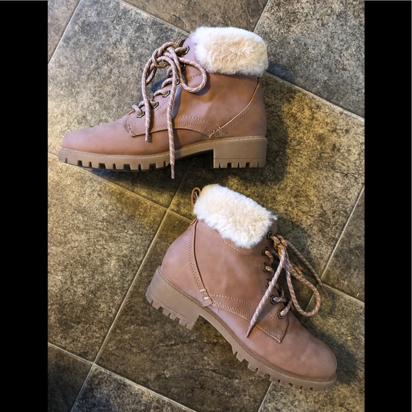 Steve Madden Shoes - Steve Madden faux fur ankle boots